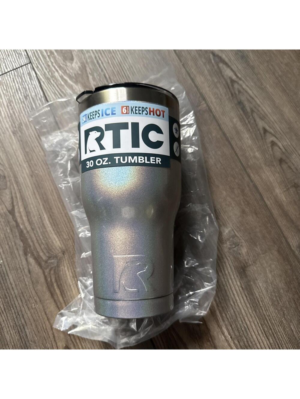 RTIC 30 oz Tumbler Hot or Cold Dbl. Wall Insulated NIB Silver Holo Glitter